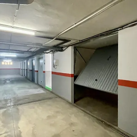 Manureva Viii, Bx A 아파트 레스타르티트