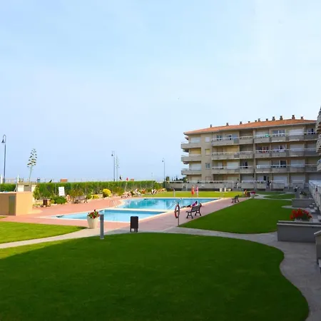 By Griells With Pool Access *