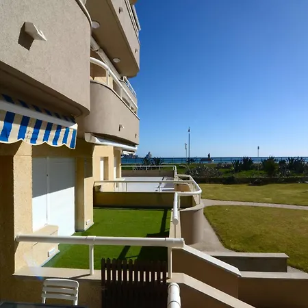 By Griells With Pool Access *
